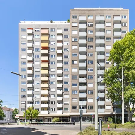 Ueber Den Daechern Der Stadt - Naehe Zkm アパート *