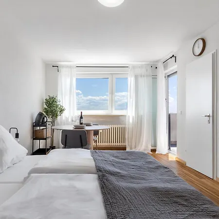 Ueber Den Daechern Der Stadt - Naehe Zkm