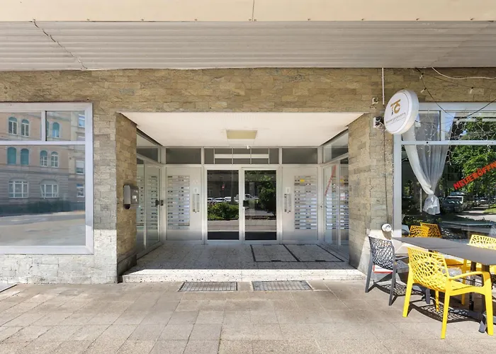 Ueber Den Daechern Der Stadt - Naehe Zkm