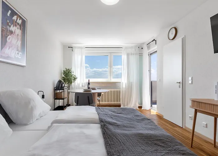 Ueber Den Daechern Der Stadt - Naehe Zkm